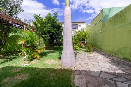 Casa à venda com 340m², 5 quartos e 5 vagas Casa à venda com 340m², 5 quartos e 5 vagasJardim