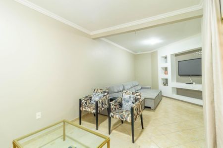 Casa à venda com 340m², 5 quartos e 5 vagas Casa à venda com 340m², 5 quartos e 5 vagasSala de TV