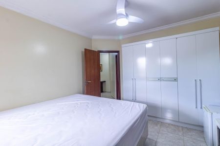 Casa à venda com 340m², 5 quartos e 5 vagas Casa à venda com 340m², 5 quartos e 5 vagasQuarto 4