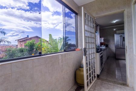 Casa à venda com 340m², 5 quartos e 5 vagas Casa à venda com 340m², 5 quartos e 5 vagasÁrea de Serviço