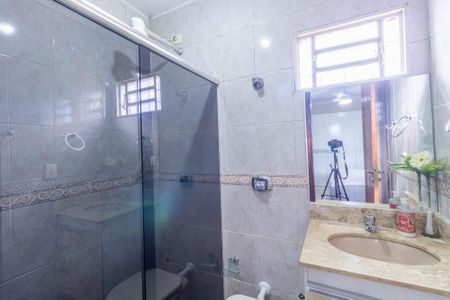 Casa à venda com 340m², 5 quartos e 5 vagas Casa à venda com 340m², 5 quartos e 5 vagasBanheiro do Quarto 4