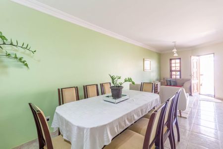 Casa à venda com 340m², 5 quartos e 5 vagas Casa à venda com 340m², 5 quartos e 5 vagasSala de Jantar