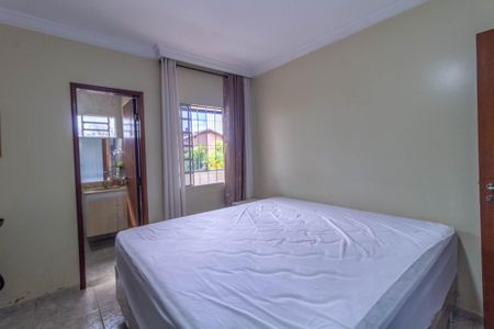 Casa à venda com 340m², 5 quartos e 5 vagas Casa à venda com 340m², 5 quartos e 5 vagasQuarto 4