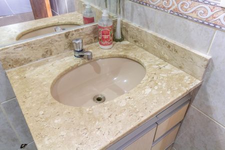 Casa à venda com 340m², 5 quartos e 5 vagas Casa à venda com 340m², 5 quartos e 5 vagasBanheiro do Quarto 4