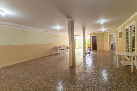 Casa à venda com 340m², 5 quartos e 5 vagas Casa à venda com 340m², 5 quartos e 5 vagasGaragem