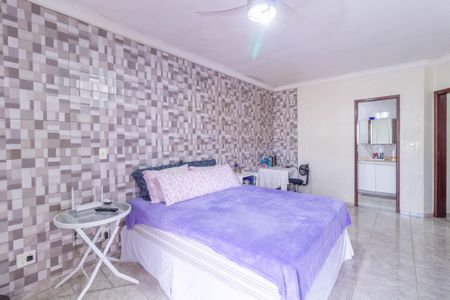 Casa à venda com 340m², 5 quartos e 5 vagas Casa à venda com 340m², 5 quartos e 5 vagasQuarto 2