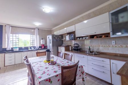 Casa à venda com 340m², 5 quartos e 5 vagas Casa à venda com 340m², 5 quartos e 5 vagasCozinha