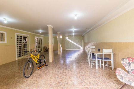 Casa à venda com 340m², 5 quartos e 5 vagas Casa à venda com 340m², 5 quartos e 5 vagasGaragem