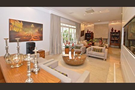 Casa à venda com 584m², 8 quartos e 7 vagas