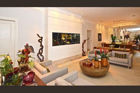 Casa à venda com 8 quartos, 584m² em Vila Madalena, São Paulo