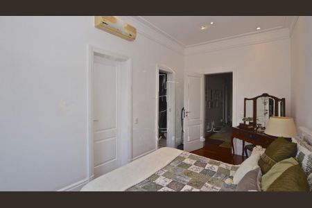 Casa à venda com 8 quartos, 584m² em Vila Madalena, São Paulo