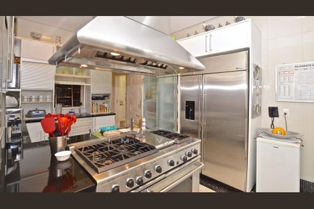 Casa à venda com 584m², 8 quartos e 7 vagas