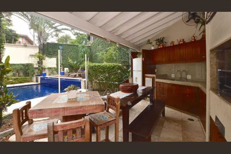 Casa à venda com 584m², 8 quartos e 7 vagas