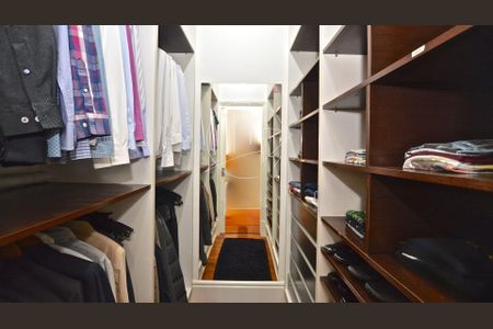 Casa à venda com 8 quartos, 584m² em Vila Madalena, São Paulo