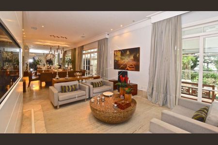 Casa à venda com 8 quartos, 584m² em Vila Madalena, São Paulo