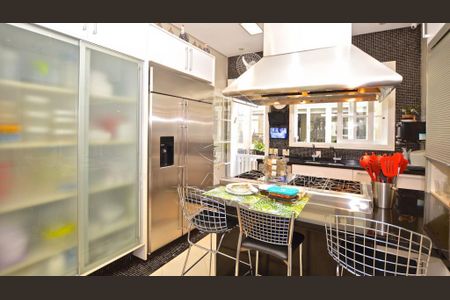 Casa à venda com 584m², 8 quartos e 7 vagas