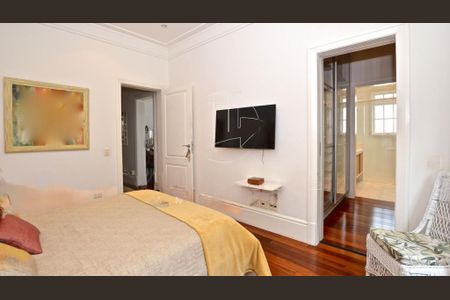 Casa à venda com 8 quartos, 584m² em Vila Madalena, São Paulo
