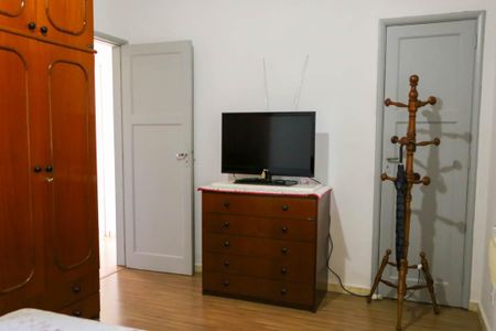 Casa à venda com 280m², 2 quartos e 2 vagas Casa à venda com 280m², 2 quartos e 2 vagasSuíte