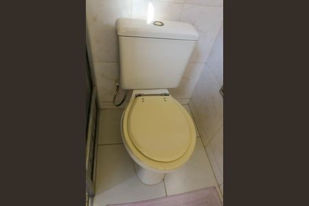 Casa à venda com 280m², 2 quartos e 2 vagas Casa à venda com 280m², 2 quartos e 2 vagasBanheiro de serviço