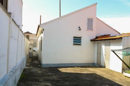 Casa à venda com 280m², 2 quartos e 2 vagas Casa à venda com 280m², 2 quartos e 2 vagasQuintal
