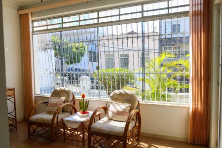 Casa à venda com 280m², 2 quartos e 2 vagas Casa à venda com 280m², 2 quartos e 2 vagasSala