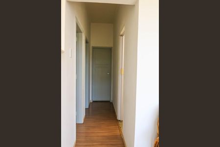 Casa à venda com 280m², 2 quartos e 2 vagas Casa à venda com 280m², 2 quartos e 2 vagasCorredor