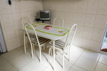 Casa à venda com 280m², 2 quartos e 2 vagas Casa à venda com 280m², 2 quartos e 2 vagasCozinha