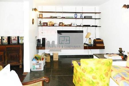 Casa à venda com 3 quartos, 210m² em Santo Amaro, São Paulo