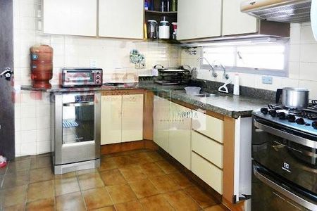 Casa à venda com 3 quartos, 210m² em Santo Amaro, São Paulo