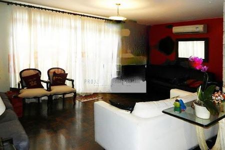 Casa à venda com 3 quartos, 210m² em Santo Amaro, São Paulo