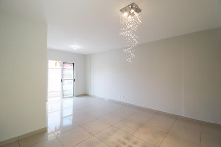 Apartamento para alugar com 106m², 4 quartos e 1 vagaSala
