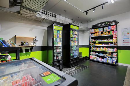 Apartamento para alugar com 50m², 2 quartos e 1 vaga Apartamento para alugar com 50m², 2 quartos e 1 vagaÁrea comum - Mini-mercado
