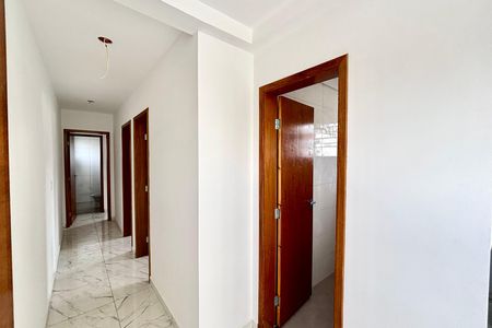 Corredor de apartamento à venda com 3 quartos, 100m² em Vila Guilhermina, São Paulo