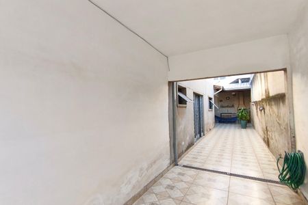 Casa à venda com 160m², 3 quartos e 3 vagasCorredor - Quintal