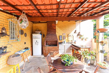 Casa à venda com 250m², 2 quartos e 1 vaga Casa à venda com 250m², 2 quartos e 1 vagaChurrasqueira Terraço