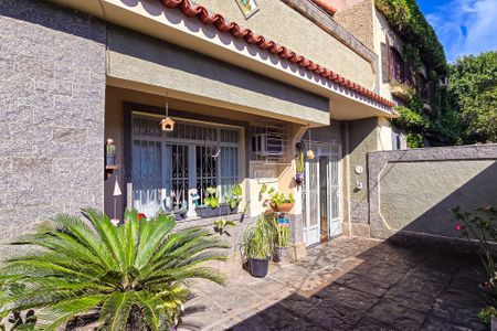 Casa à venda com 250m², 2 quartos e 1 vaga Casa à venda com 250m², 2 quartos e 1 vagaEntrada