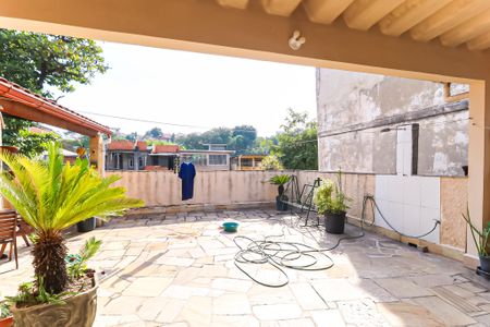 Casa à venda com 250m², 2 quartos e 1 vaga Casa à venda com 250m², 2 quartos e 1 vagaTerraço