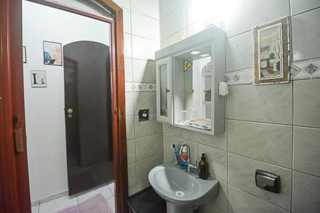 Casa à venda com 200m², 2 quartos e 2 vagasBanheiro