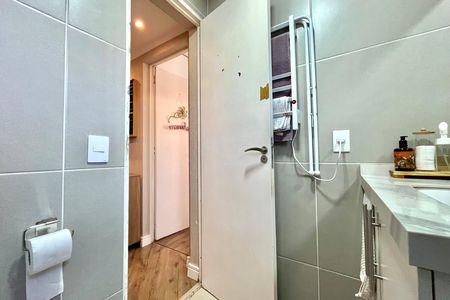 Apartamento à venda com 73m², 2 quartos e 1 vaga Apartamento à venda com 73m², 2 quartos e 1 vagaBanheiro