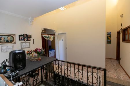 Casa para alugar com 170m², 5 quartos e 4 vagas Casa para alugar com 170m², 5 quartos e 4 vagasHALL PISO SUPERIOR
