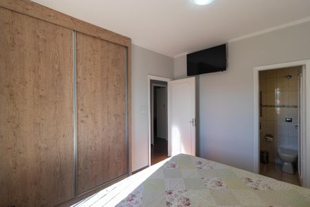 Casa para alugar com 178m², 3 quartos e 3 vagasSuíte