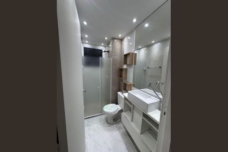 Banheiro de apartamento para alugar com 2 quartos, 45m² em Realengo, Rio de Janeiro