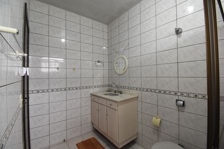 Casa à venda com 342m², 4 quartos e 4 vagasBanheiro da Suíte