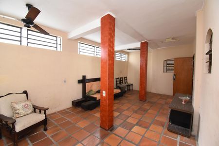 Casa à venda com 342m², 4 quartos e 4 vagasSala 2