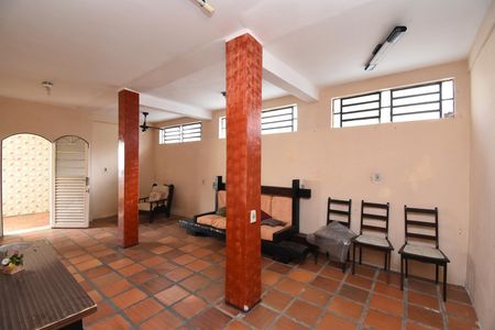 Casa à venda com 342m², 4 quartos e 4 vagasSala 2