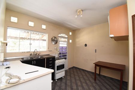 Casa à venda com 342m², 4 quartos e 4 vagasCozinha
