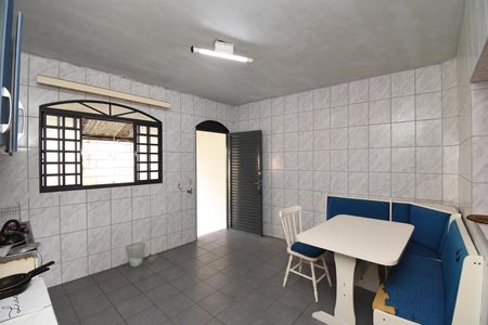 Casa à venda com 342m², 4 quartos e 4 vagasCozinha 2