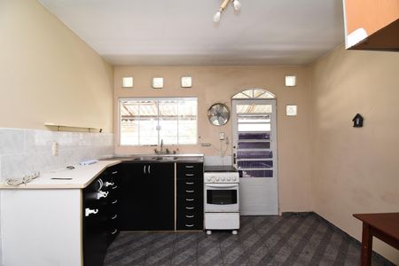 Casa à venda com 342m², 4 quartos e 4 vagasCozinha