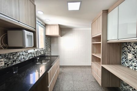 Apartamento para alugar com 133m², 3 quartos e 3 vagas Apartamento para alugar com 133m², 3 quartos e 3 vagasCozinha