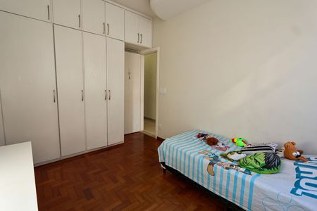 Apartamento à venda com 220m², 4 quartos e 3 vagasQuarto 2
